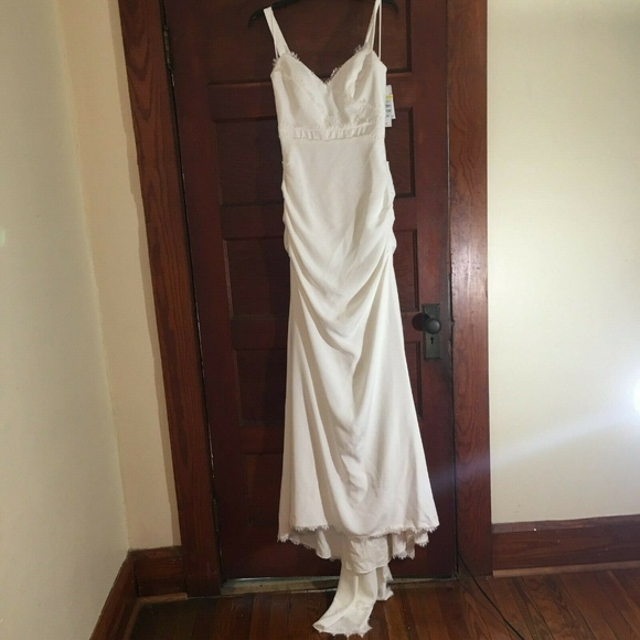 Nicole Miller Elegant White Wedding Dress - Picture 3 of 8